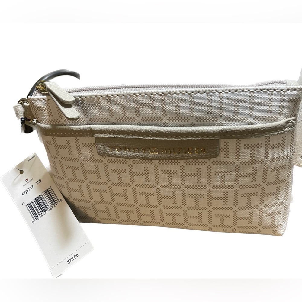 NWT Tommy Hilfiger Wristlet c6